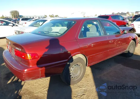 2001 Toyota Camry Le z USA, uszkodzony, nr VIN JT2BG22KX10548872